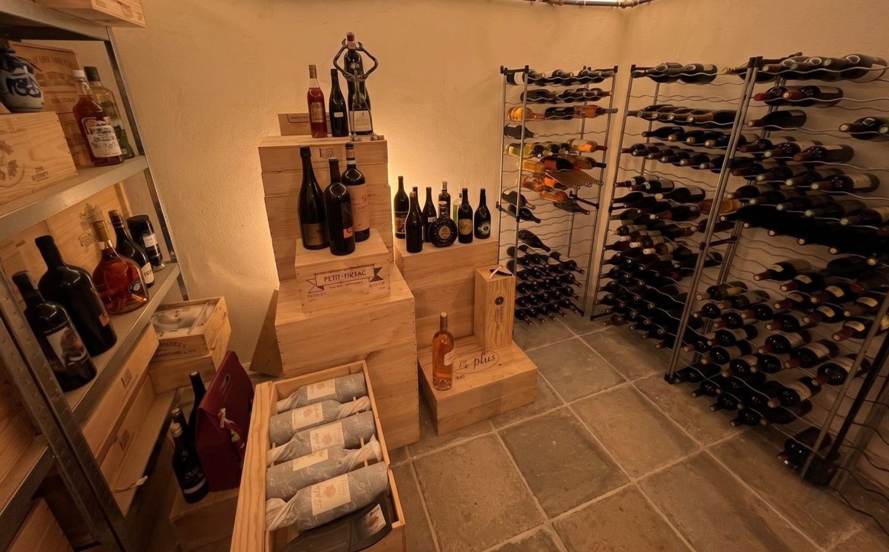 Cave à vin aménagée — villa contemporaine Pays de Forcalquier